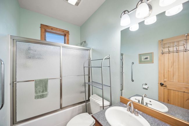 Guest bathroom | Image 24