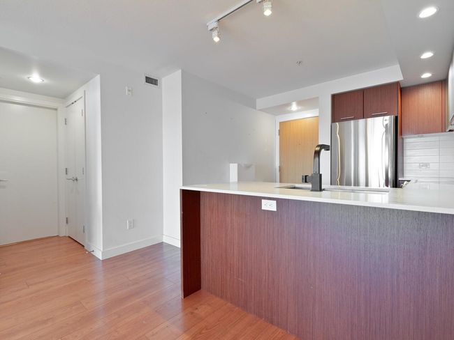 320 - 221 E 3 Rd Street, Condo with 1 bedrooms, 1 bathrooms and 1 parking in North Vancouver BC | Image 6