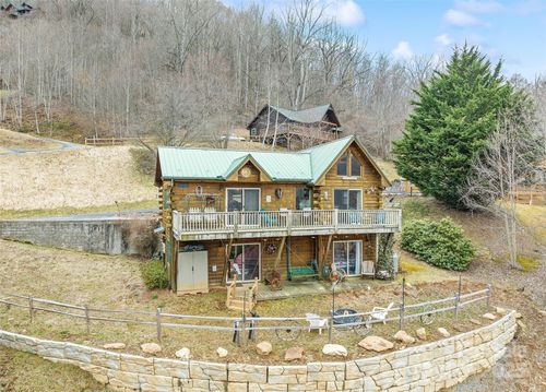 16 Hiawatha Dr, Maggie Valley, NC, 28751-7900 | Card Image