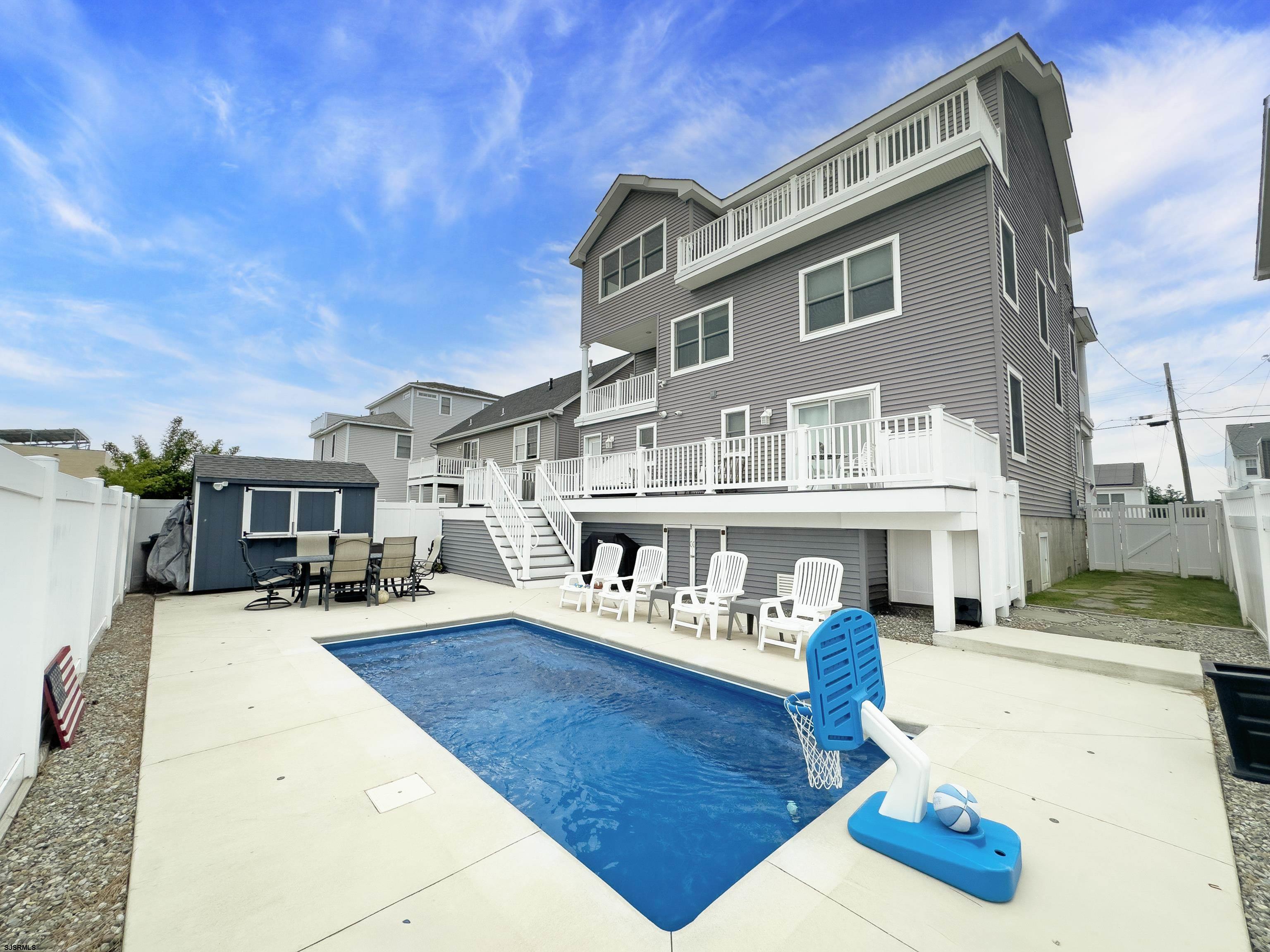 Heald Rd, Brigantine, NJ 08203