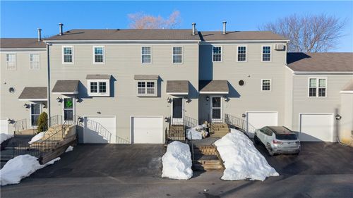 42-565 Quaker Ln, West Warwick, RI, 02893-2161 | Card Image