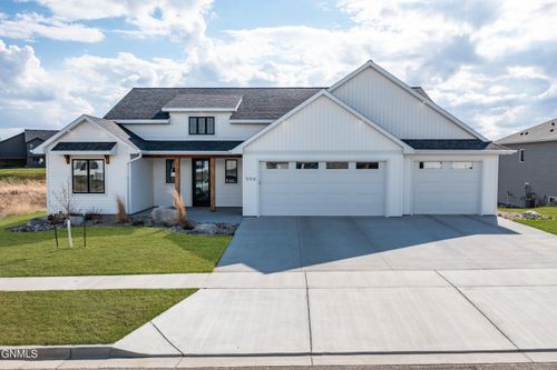 506 Flint Dr, Bismarck, ND, 58503-5710 | Card Image