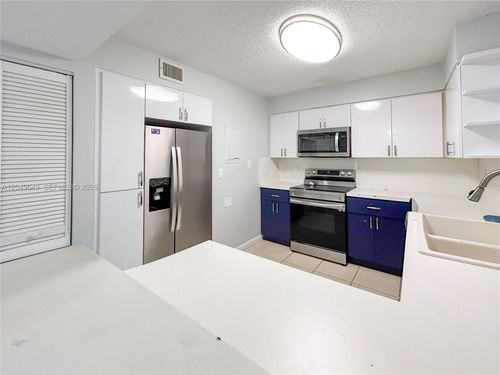 20308-14971 Sw 82nd Ln, Miami, FL, 33193-3122 | Card Image