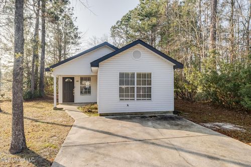 805 Herlihy St, Waveland, MS, 39576-2935 | Card Image