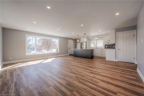 1-262 Ross Ave, Kitchener, ON, N2A1V6 | Card Image