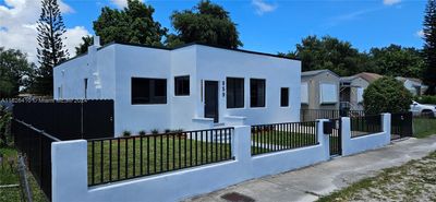 859 Nw 77th St, House other with 3 bedrooms, 2 bathrooms and null parking in Miami FL | Image 1