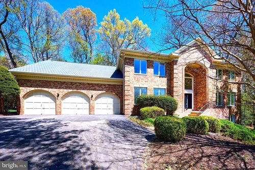 2713 Silkwood Ct, OAKTON, VA, 22124-1455 | Card Image
