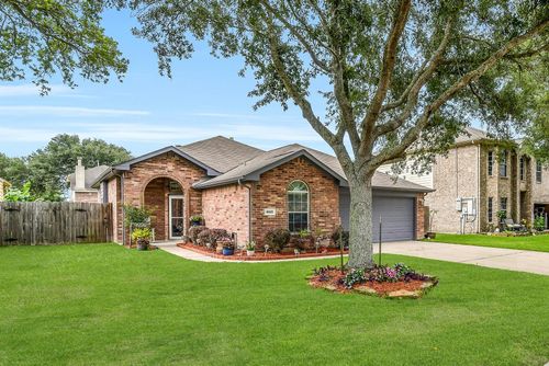 8002 Leaning Oak Dr, Texas City, TX, 77591-9286 | Card Image