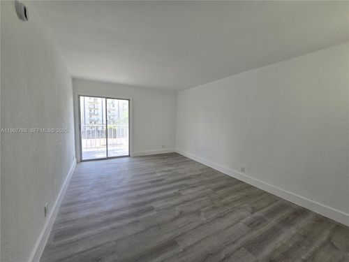 311e-4550 Nw 9th St, Miami, FL, 33126-2335 | Card Image