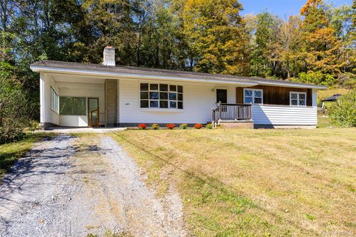 661 Traver Rd, Pleasant Valley, NY, 12569-7643 | Card Image