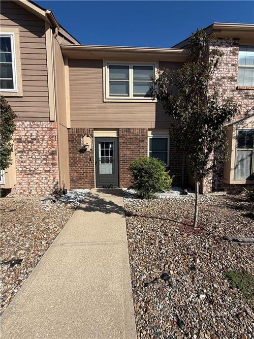 c-725 Liggett Rd, Blue Springs, MO, 64015-6256 | Card Image