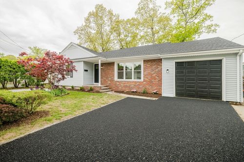 25 Pensaukee Ave, North Providence, RI, 02911-3523 | Card Image
