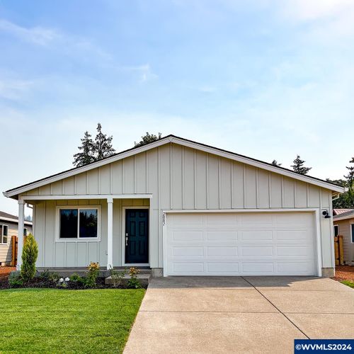 2081 Luna Wy, Lebanon, OR, 97355 | Card Image