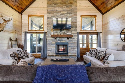 63 Loblolly Springs Trl, Broken Bow, OK, 74728-2796 | Card Image