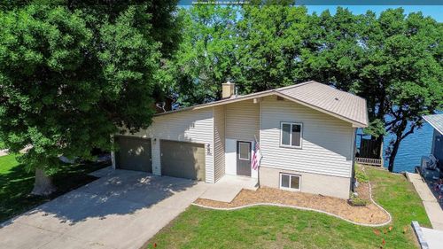 3026 Center Lake Dr, Spirit Lake, IA, 51360-7271 | Card Image