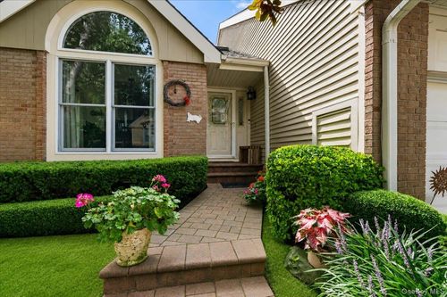 53 Willow Ridge Dr, Smithtown, NY, 11787-1566 | Card Image