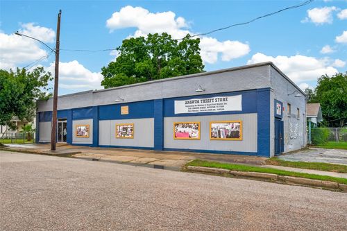 2102 Common Street, Houston, TX, 77009 | Card Image