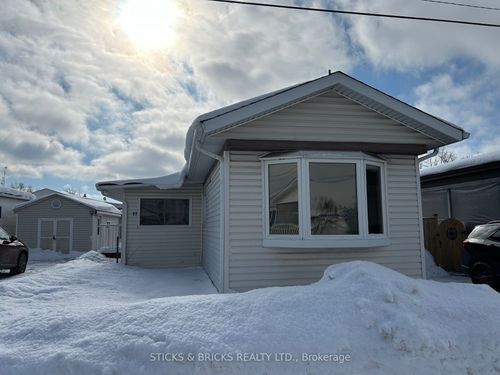 27-2175 Mewburn Rd, Niagara Falls, ON, L2J0A6 | Card Image