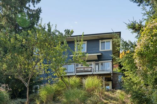 965 Village Dr, Bowen Island, BC, V0N1G1 | Card Image