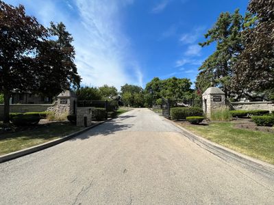 GATED ENTRYWAY | Image 3