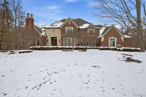 2023 Dean Dr, Washington Twp, MI, 48094-1008 | Card Image