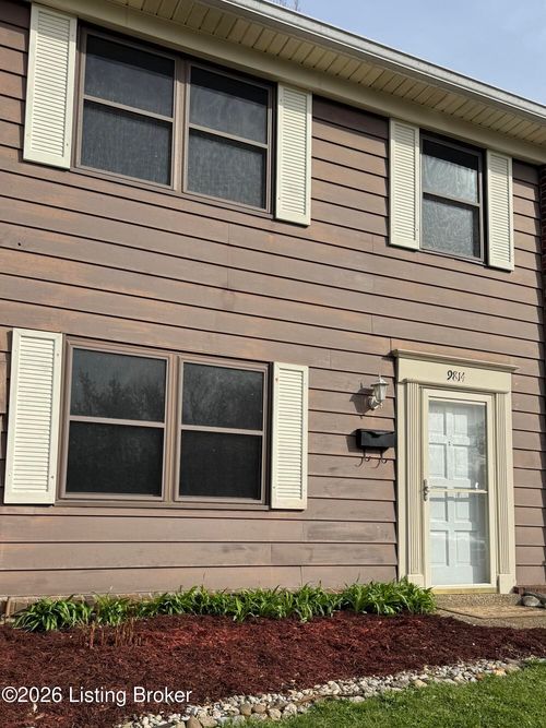 9814 Oakshire Dr, Jeffersontown, KY, 40299-3113 | Card Image