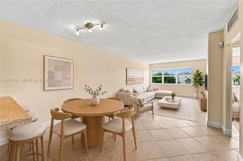 510-2555 Ne 11th St, Fort Lauderdale, FL, 33304-3215 | Card Image