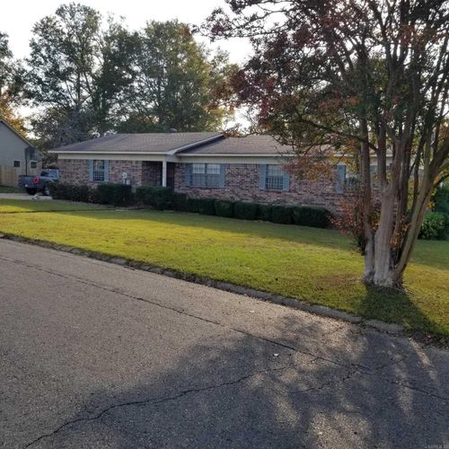 1216 Grayson Cir, Malvern, AR, 72104-2458 | Card Image