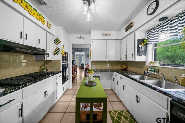 1114 E Neches St, House other with 3 bedrooms, 2 bathrooms and null parking in Palestine TX | Image 15
