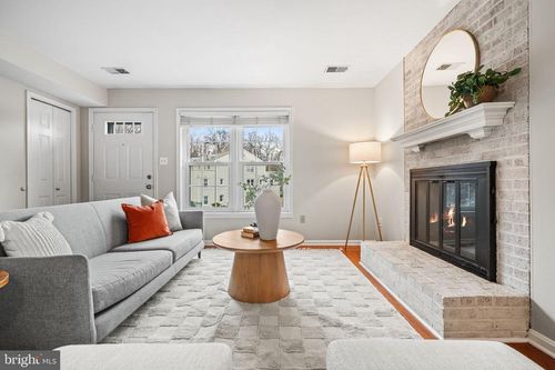 4931-4931 7th Rd S, ARLINGTON, VA, 22204-2560 | Card Image