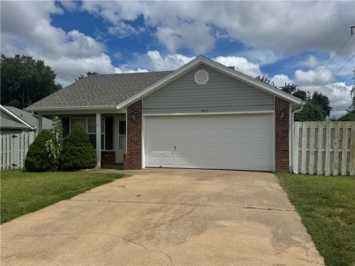 829 Arrowhead Dr, Bentonville, AR, 72712-3596 | Card Image