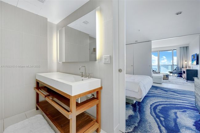1802 - 3101 Bayshore Dr, Condo with 2 bedrooms, 2 bathrooms and null parking in Fort Lauderdale FL | Image 23