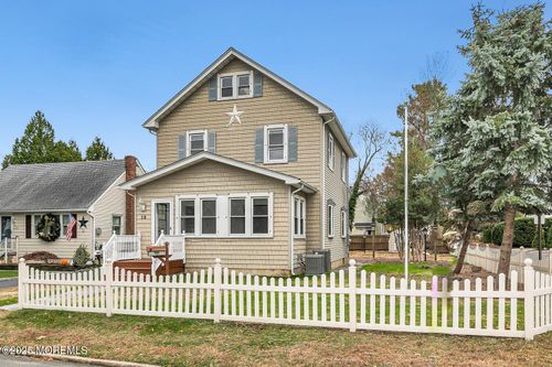 18 Holly St, Rumson, NJ, 07760-1754 | Card Image