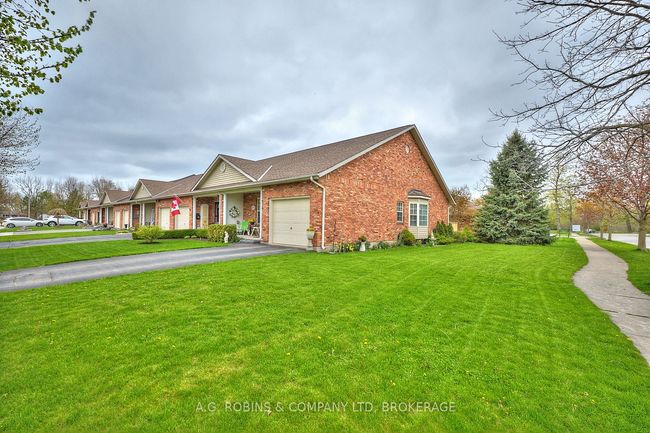 50 Portal Dr, House attached with 3 bedrooms, 2 bathrooms and 2 parking in Port Colborne ON | Image 4