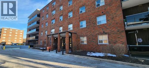 517-3900 Wyandotte St E, Windsor, ON, N8Y1G6 | Card Image