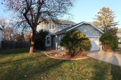 1813 27th Ave S, Fargo, ND, 58103-6621 | Card Image