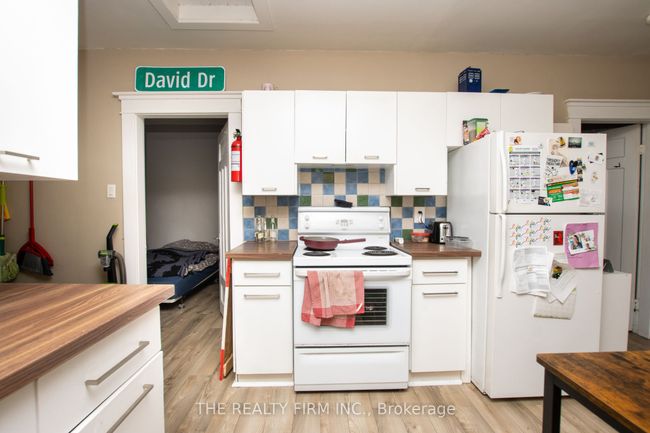 666 Lorne Ave, Home with 5 bedrooms, 3 bathrooms and 1 parking in London ON | Image 10