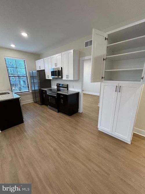 222-624 Main St, ROYERSFORD, PA, 19468-2402 | Card Image