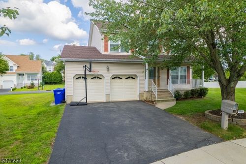 6 Amherst Ct, North Brunswick, NJ, 08902-4559 | Card Image
