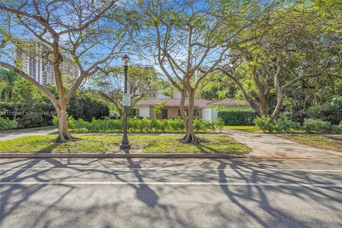 1915 S Miami Ave, Miami, FL, 33129-1514 | Card Image