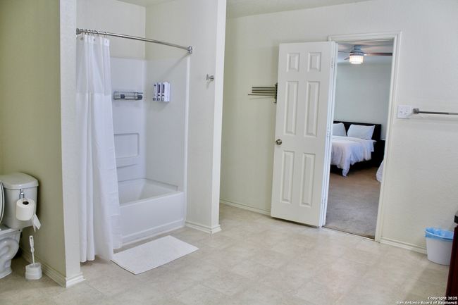 124 Hinge Path, House other with 3 bedrooms, 3 bathrooms and null parking in Cibolo TX | Image 35