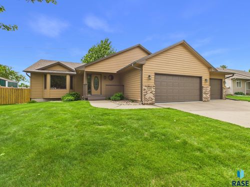 2505 S Theodore Ave, Sioux Falls, SD, 57106-3823 | Card Image