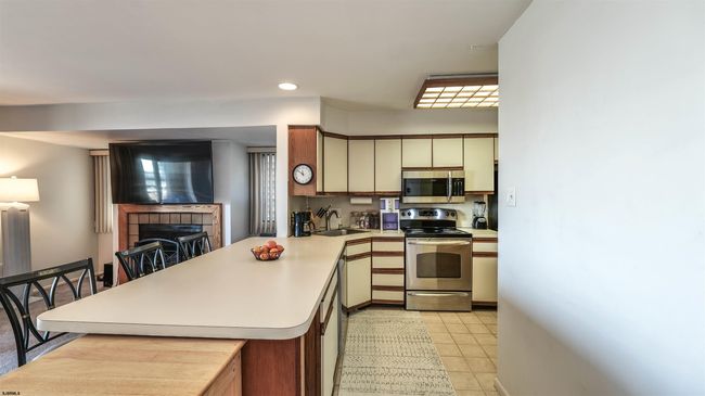 1301 - 1301 Harbour Cv S, Condo with 2 bedrooms, 2 bathrooms and null parking in Somers Point NJ | Image 17
