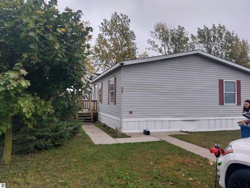 784 Calla Lilly Ln, Traverse City, MI, 49685-7809 | Card Image