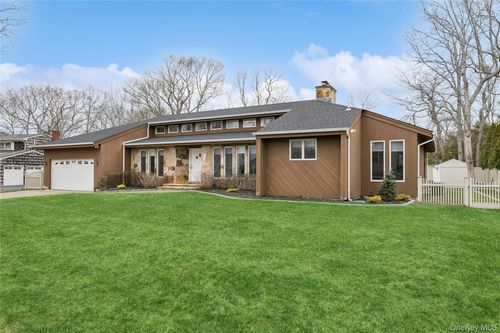 3 Harbor Rd, Hampton Bays, NY, 11946-3305 | Card Image