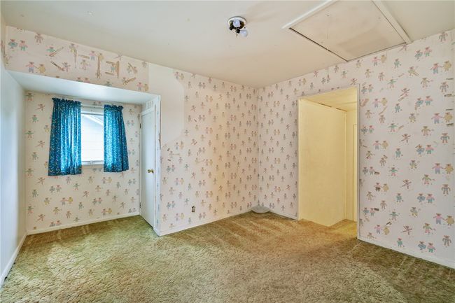 Captive room leading to two additional rooms on upper level | Image 20