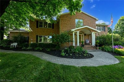 View of front property with a front lawn | Image 2