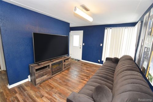 2729 Chicago Blvd, Flint, MI, 48503-3458 | Card Image