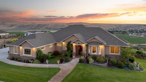1605 S 717 Pr Se, Kennewick, WA, 99338-4531 | Card Image