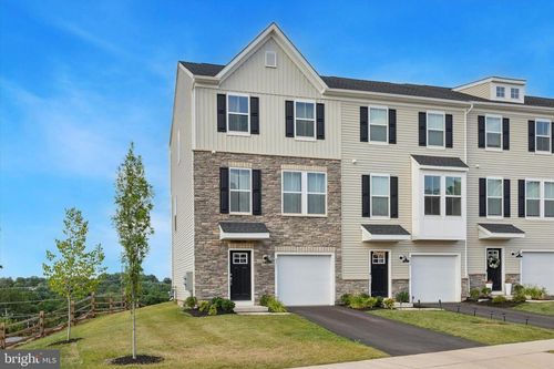 831 Pecan Rd, SPRING CITY, PA, 19475-1418 | Card Image